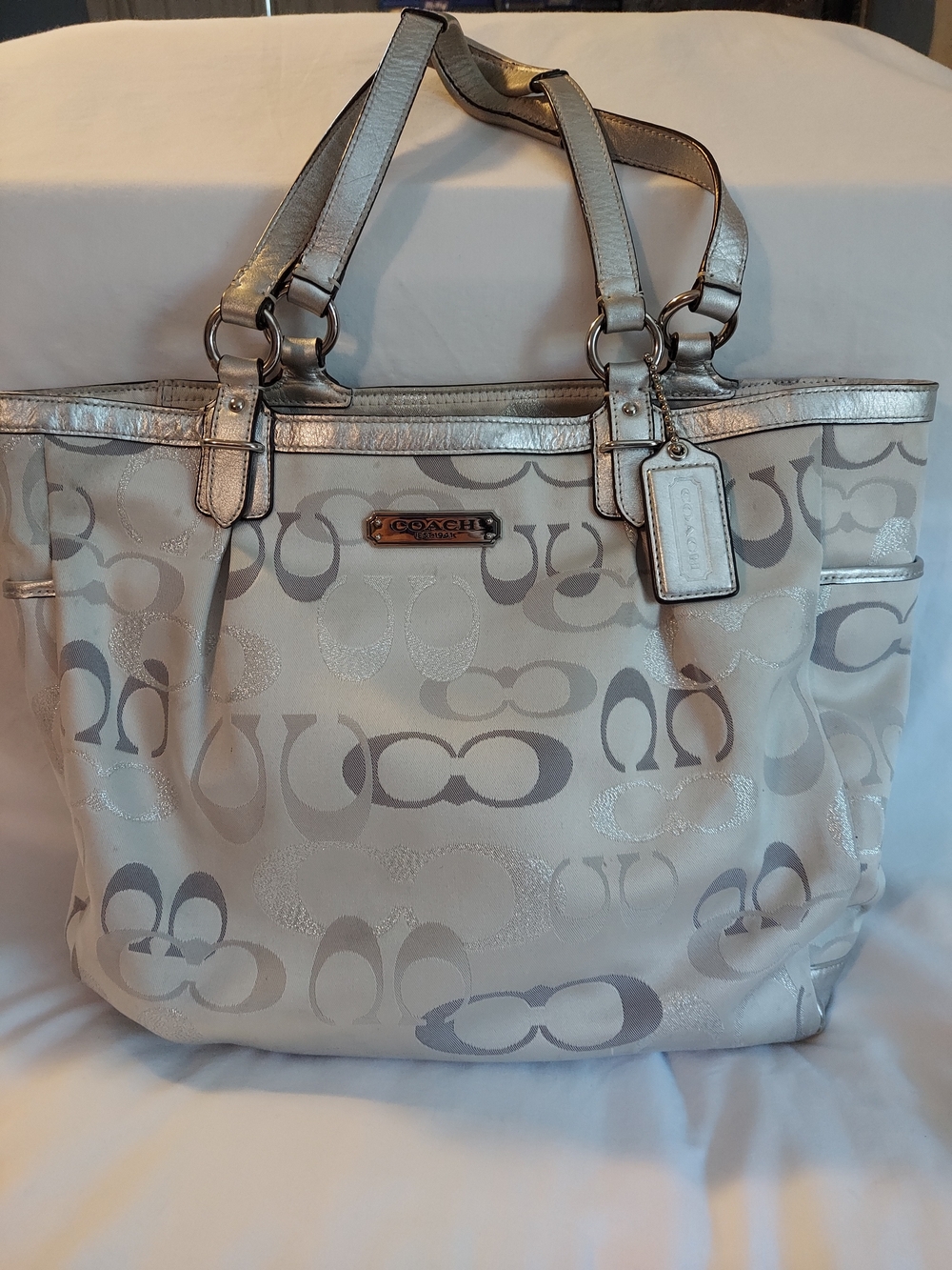 Coach Gallery Optic Signature Silver Metallic Tote Handbag F19664 - Picture 1 of 16